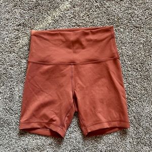 Lululemon Wunder Train High Rise Short 6” size 6